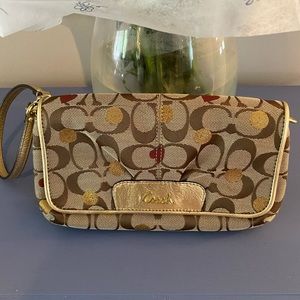 🌹❤️Coach secret admirer large flip wristlet🌹